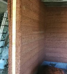Isolation des murs avec du béton de chanvre