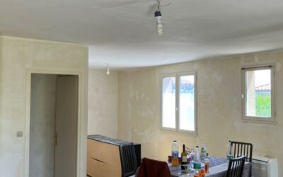 Cette rénovation de maison à Bègles illustre parfaitement comment obtenir un résultat professionnel malgré un budget limité.